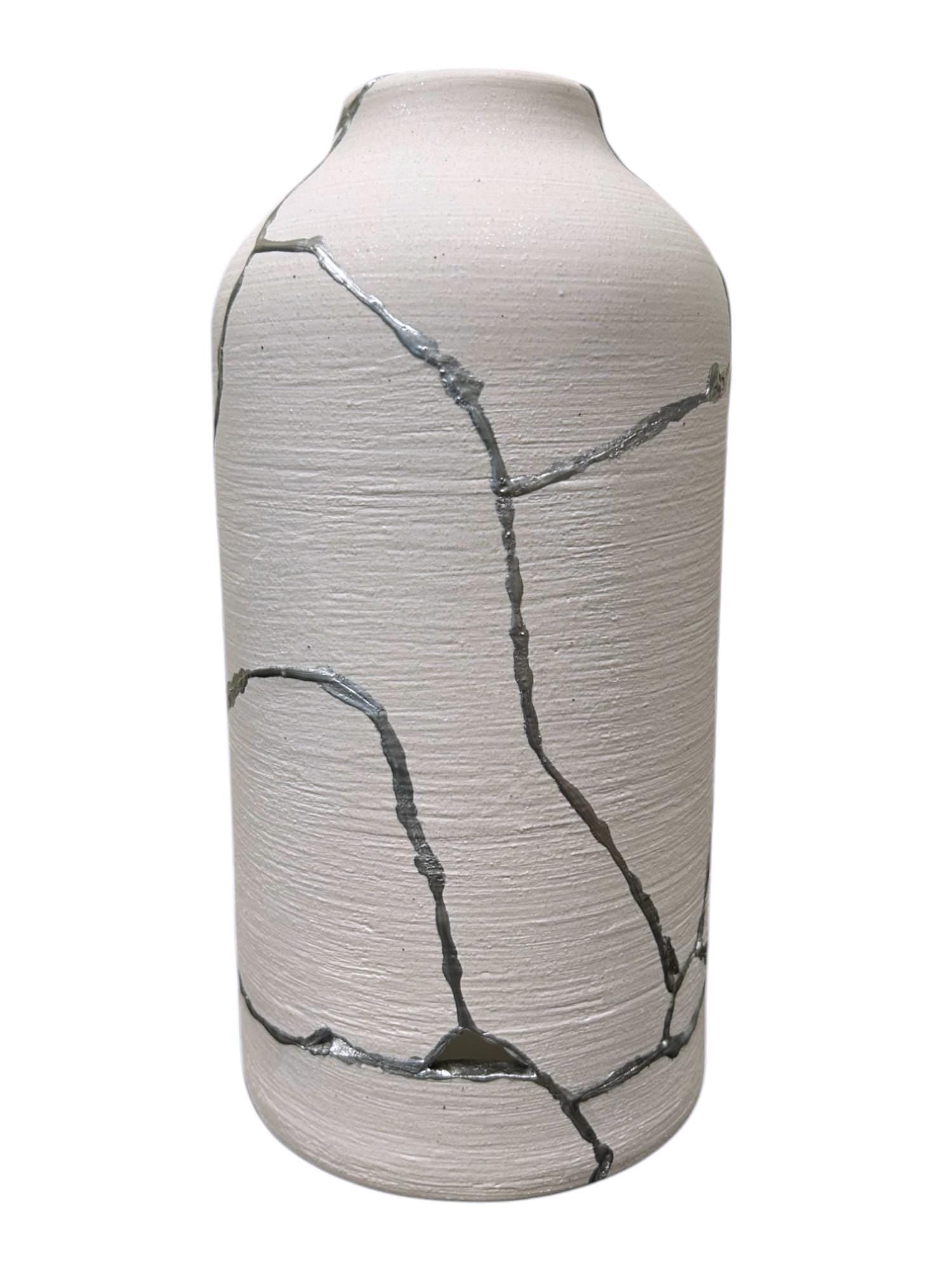 Kintsugi Silver 'Gintsugi' Giraffe Vase - Chrome Trend - Japanese Pottery Broken + Repaired - White - Hand Painted Silver (H) 10.125in